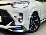 【LEDヘッドライト】悪天候や夜間走行時も良好な視界を確保し安心して運転できる高輝度LEDヘッドライトを装備!点灯速度が早く、消費電力も抑えられています。