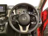 ハンドルにHondaセンシング系のクルーズコントロールやレーンキープアシストなどのスイッチと、オーディオの操作スイッチが装備されています。ハンドルから手を離さず安全に操作できます。