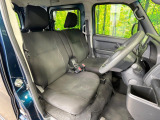 運転席まわりには十分なスペースがあり、大柄な方でもゆったり運転していただける環境です。