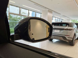 【ブラインドスポットモニター】車外の車をいち早く検知しドライバーに知らせるドライバーアシスト機能となっております。