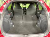 普段のお買い物や通勤、送迎等に十分な荷室スペースを確保しております。セカンドシートを倒すと、大きな荷物の積載も可能です♪