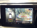 【パノラミックビューモニター】専用のカメラにより、上から見下ろしたような視点で360度クルマの周囲を確認することができます☆死角部分も確認しやすく、狭い場所での切り返しや駐車もスムーズに行えます。