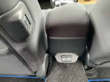 後部座席にもシートヒーター、USBもあります