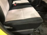 痛みの出やすい運転席シートの角、フロアマット、座面、ともに良好です