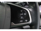 Hondaセンシングの機能のひとつ、アダプティブクルーズコントロール付!アクセルから足を離しても設定したスピードと前車との車間を保ち走行してくれます!車線維持もアシスト☆高速道路で疲労軽減ですね☆