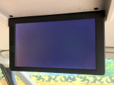 【フリップダウンモニター】大画面モニターで後席でもエンタメをお楽しみいただけます。小さなお子様にも大人気の装備です♪