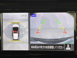 【アラウンドビューモニター】まるでクルマを真上から見下ろしたかのような視点で駐車をサポートします!クルマの斜め後ろや真横など、前後左右の4つのカメラの映像が合成されて、モニターに映し出されます。