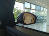 【ブラインドスポットモニター】車外の車をいち早く検知しドライバーに知らせるドライバーアシスト機能となっております。