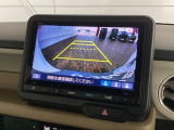 ステアリングにオーディオ操作スイッチが付いています。オーディオ画面に直接タッチしなくても操作が出来ますので、運転に集中できます。