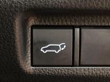 【パワーバックドア】スマートキーや運転席のボタンを押すだけでリアゲートが自動で開閉します!荷物を持っている時や、高い位置にあるバックドアを閉める際に便利な機能です♪