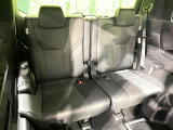 3列目シートはもちろん状態良好☆大人でもゆったりと座って頂けますので、大人数でのお出かけもラクラクです♪ご家族で、気の知れた仲間で、ドライブに行くのが楽しみですね♪