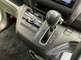 発進時から滑らかに加速する無段階変速のCVTはストップ&ゴーの多い街の中も快適です