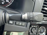 【オートライト(AUTO)】外の明るさをシステムが感知して、自動でヘッドライトが点灯します。ヘッドライトをつけ忘れを防ぐ便利機能です。