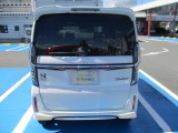 こちらはバックモニターも付いているので、駐車や細い路地の後退にも安心です!