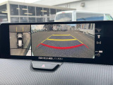 【360°ビューモニター】専用のカメラにより、上から見下ろしたような視点で360度クルマの周囲を確認することができます☆死角部分も確認しやすく、狭い場所での切り返しや駐車もスムーズに行えます。