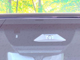 【プリクラッシュセーフティ】前方の車両等を検知し、衝突しそうな時は警報で注意を促し、ブレーキを踏む力をサポート。ブレーキを踏めなかった場合は衝突被害軽減ブレーキが作動、衝突回避をサポートします。