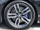 BMW純正19インチホイール。洗練されたデザインで、足元の個性を引き立てます。