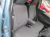 4WD/キーレス/ナビ/TV/シートヒーター/ETC/CD再生/電動格納ドアミラー/助手席シートアンダーボックス/ベンチシート/エアコン/パワステ/パワーウィンドウ/フロアマット/ドアバイザー/