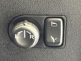 【電動格納ミラー】サイドミラーは電動格納式となっており、狭い駐車場でもキズがつくリスクを抑えられます。