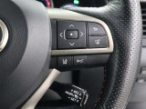 レーダークルーズコントロール(全車速追従機能付)が装備されています。高速道路で定速走行だけでなく、0km/hから約100km/hの広い範囲で先行車との車間距離を適切に保ちながら追従走行ができます。