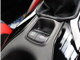 『1台』のお車に対して、3名体制で日々議論を重ね仕入れを行っております。