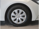 純正のスチールホイール+ホイールキャップ装着車です。