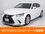 個性的なリアビューで御座います。精悍な佇まいは高級車ならではです。