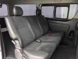 後部座席も当然、綺麗・清潔に仕上げております。内装の綺麗なお車は気持ちが良いですし、コンディションのいい車が多いです。