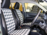 商用車特有の使い勝手!インパネ部分になります!ハンドルをあえてナルディウッドステアリングにカスタムしてもおしゃれですよ!