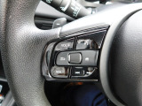 運転中のオーディオ操作に便利なステアリングリモコン付きです。