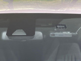 【トヨタセーフティセンス】走行中に前方の車両等を認識し、衝突しそうな時は警報とブレーキで衝突回避と被害軽減をアシスト。より安全にドライブをお楽しみいただけます。