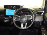 運転の際、常に目にする部分だけにシックで飽きのこないデザインが良いですね。