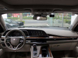 販売後のアフターフォローをさせていただくサービスセンターを併設しており、納車前の整備や法定点検、その他カスタムなど、幅広いブランドに対応をさせて頂きます。