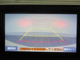 バックモニターで、駐車時に見えにくい後方をしっかり確認できます。