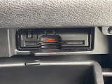 【ETC】有料道路を利用する際に料金所で停止することなく通過できる、ETC車載器(ノンストップ自動料金収受システム機器)が装備されています。セットアップを行うことで利用可能になります。