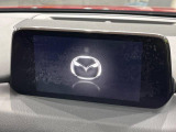 【マツダコネクトナビ】車内の雰囲気にマッチした一体型タイプのナビ。各種車輌設定やBluetooth再生等、様々な機能が楽しめます。直感的なダイヤル操作が可能で、使い勝手も良好です。
