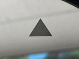 【ブラインドスポットワーニング】走行中、ドアミラーの死角になりやすい箇所に後続車が接近するとサイドミラー付近に警告を表示、ドライバーに注意喚起をしてくれます。