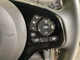ハンドルにHondaセンシング系のクルーズコントロールやレーンキープアシストなどの操作スイッチが装備されています。ハンドルから手を離さず安全に操作できます。