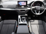 Audi正規ディーラーが高品質をお約束。高度な訓練・教育を受けたAudi専任メカニックが、100項目にもおよぶ精密な点検を実施。すべてクリアしたAudi車だけ、あなたのお手元に届けられるのです