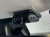 ドライブレコーダー付きで前方だけでなく車室内を録画しているので、万一のとき記録に残せて安心です。