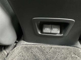 充電用USB端子付き。スマートフォンなどの充電に便利です。