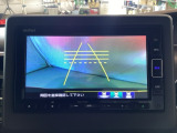 バックでの車庫入れも安心です! リアカメラが付いているバックモニター付のナビを装備しております。操作線もついており距離感も画面から確認できます。