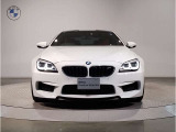 【BMWの伝統-1】BMWの特徴的な“キドニーグリル”は、80年以上続く伝統の形でございます。変わらないこだわりのデザインが、プレミアムブランド“BMW”を創り出します。
