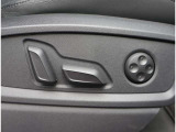 Audi正規ディーラーが高品質をお約束。高度な訓練・教育を受けたAudi専任メカニックが、100項目にもおよぶ精密な点検を実施。すべてクリアしたAudi車だけ、あなたのお手元に届けられるのです