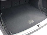 Audi正規ディーラーが高品質をお約束。高度な訓練・教育を受けたAudi専任メカニックが、100項目にもおよぶ精密な点検を実施。すべてクリアしたAudi車だけ、あなたのお手元に届けられるのです