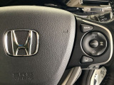 ハンドルにHondaセンシング系のクルーズコントロールやレーンキープアシストなどのスイッチが装備されています。ハンドルから手を離さず安全に操作できます。