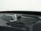 【Bowers&Wilkins】世界のオーディオファン垂涎のプレミアムサウンドシステムを搭載。コンサートホールのベストポジションに相当する音場空間を忠実に再現。乗る人すべてに驚きの音響体験を提供します。