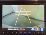 バックでの車庫入れも安心です! リアカメラが付いているバックモニター付のナビを装備しております。操作線もついており距離感も画面から確認できます。