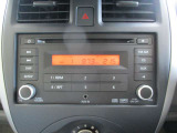 純正CDプレーヤー(AM/FM/AUX)は簡単操作で使いやすいです。