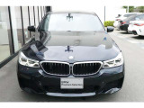 BMWの代名詞の【キドニーグリル】グリルが腎臓のように見えるので【キドニー】と呼ばれるようになりました。一目見ただけでBMWであると認識できる確固たるアイコンとして存在感を放ちます。